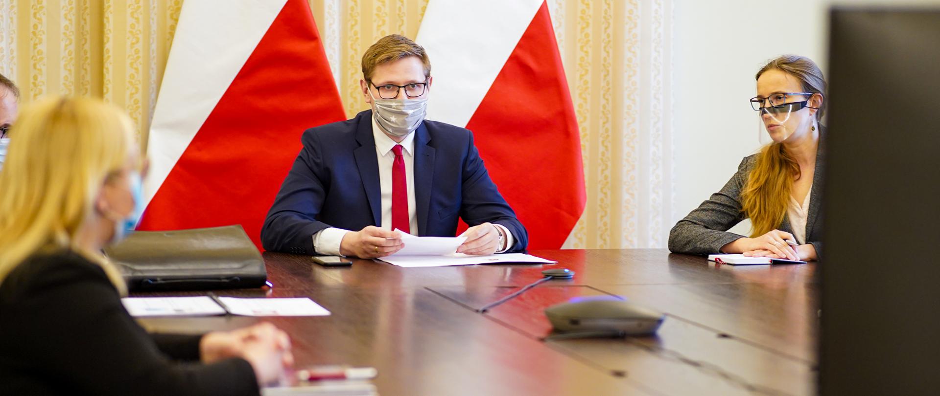 Wideokonferencja ministra Wosia