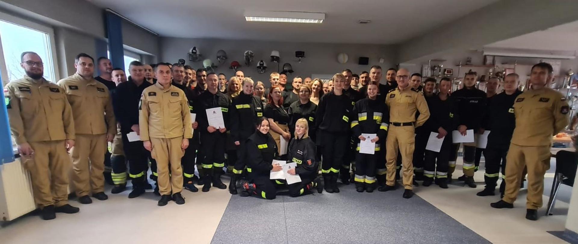 Zdjęcie grupowe po zakończeniu egzaminu