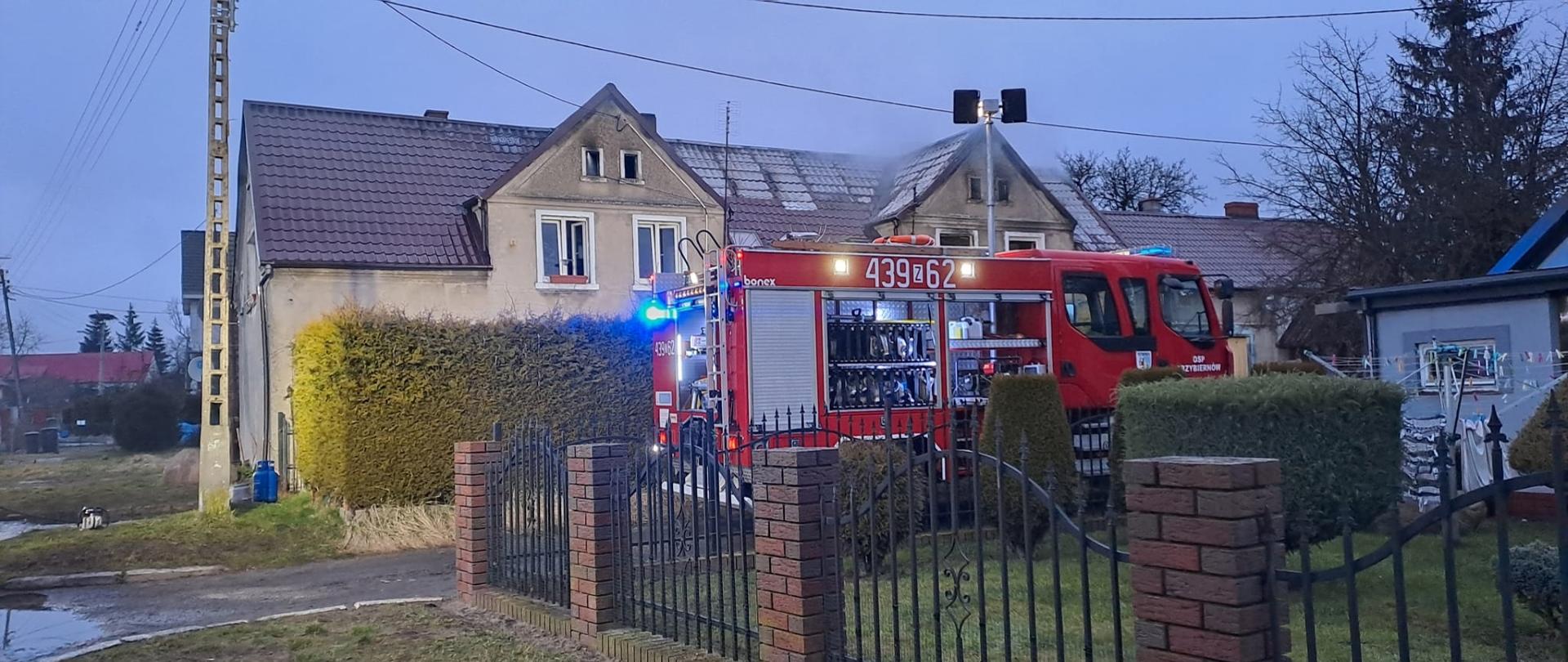 Pożar poddasza w budynku wielorodzinnym