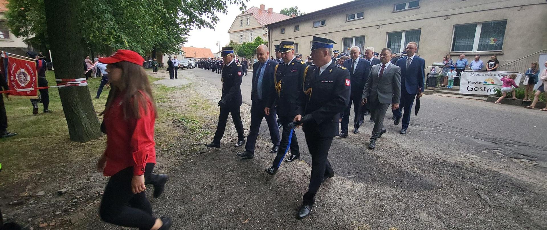 Na zdjęciu znajdują się uczestnicy pielgrzymki.