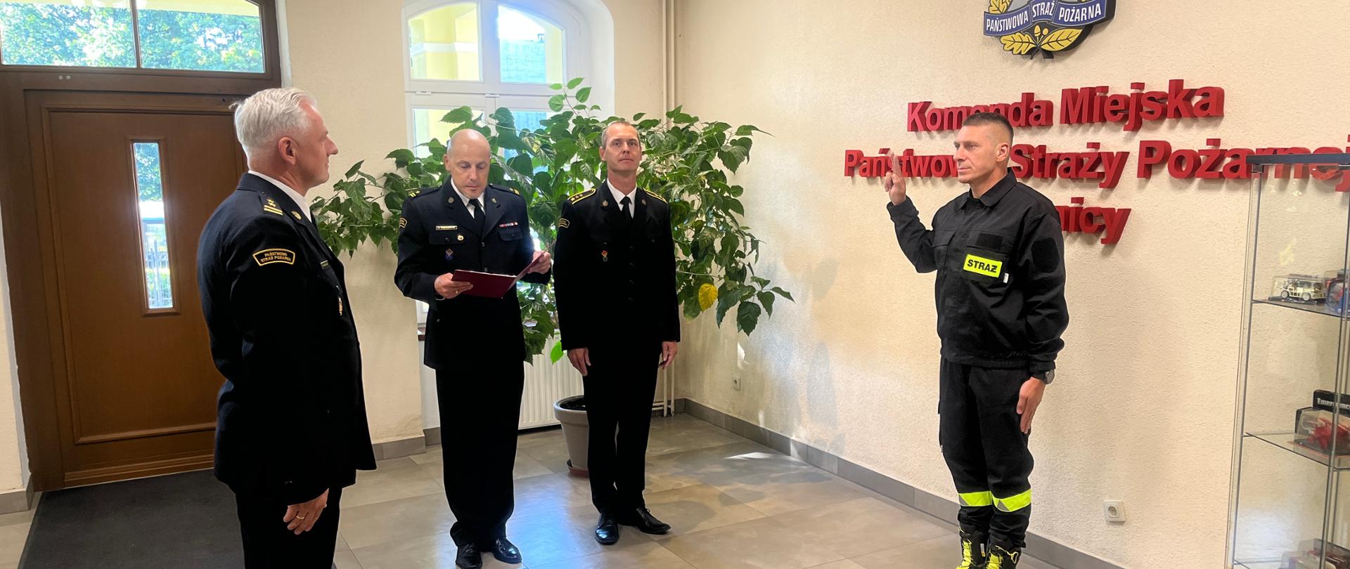 Ślubowanie nowego funkcjonariusza