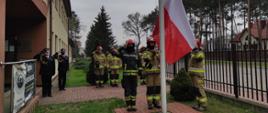 Dzień Flagi Rzeczypospolitej Polskiej w Komendzie Powiatowej Państwowej Straży Pożarnej w Wołominie