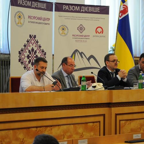 konferencja z uczestnikami 