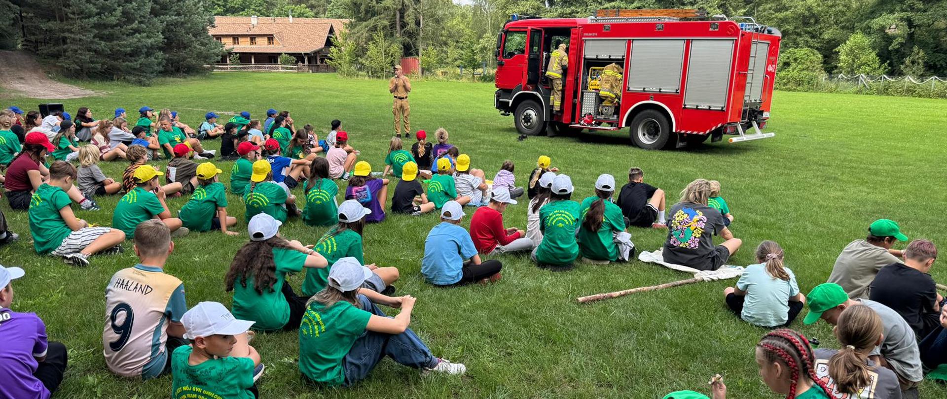 Udział strażaków z JRG PSP Nr 1 w Czarnkowie z wizytą na obozie dziecięcym w Marylinie – nauka bezpieczeństwa przez zabawę pt. „Bezpieczne Wakacje”