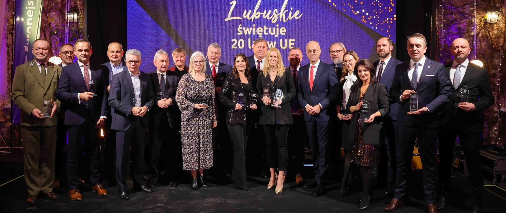 Laureaci gali Lubuskie świętuje 20 lat w UE. Wśród nagrodzonych Wojciech Kozieja - Dyrektor Wód Polskich Zarządu Zlewni w Zielonej Górze. Fot. Lubuskie.pl.