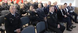 Strażacy podczas narady służbowej