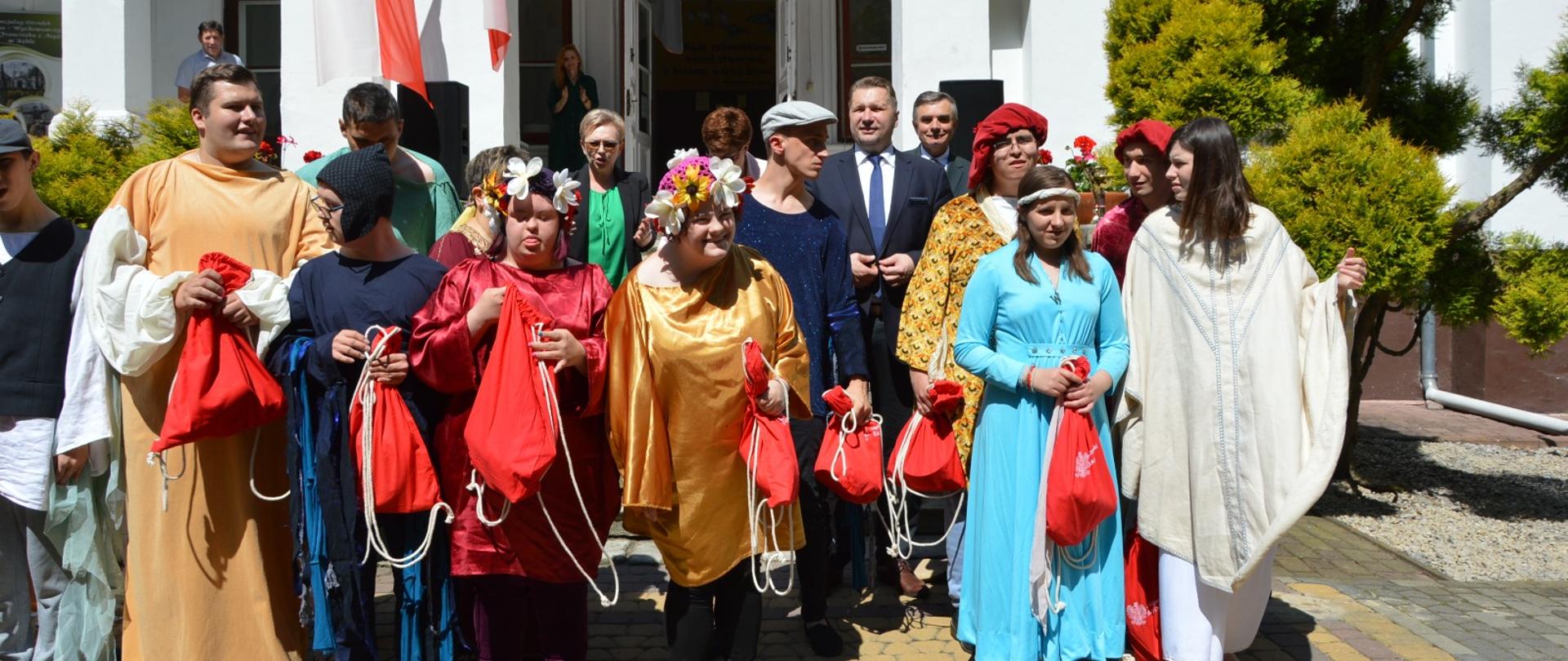 Szef MEiN na jubileuszu Specjalnego Ośrodka Szkolno-Wychowawczego w Kęble