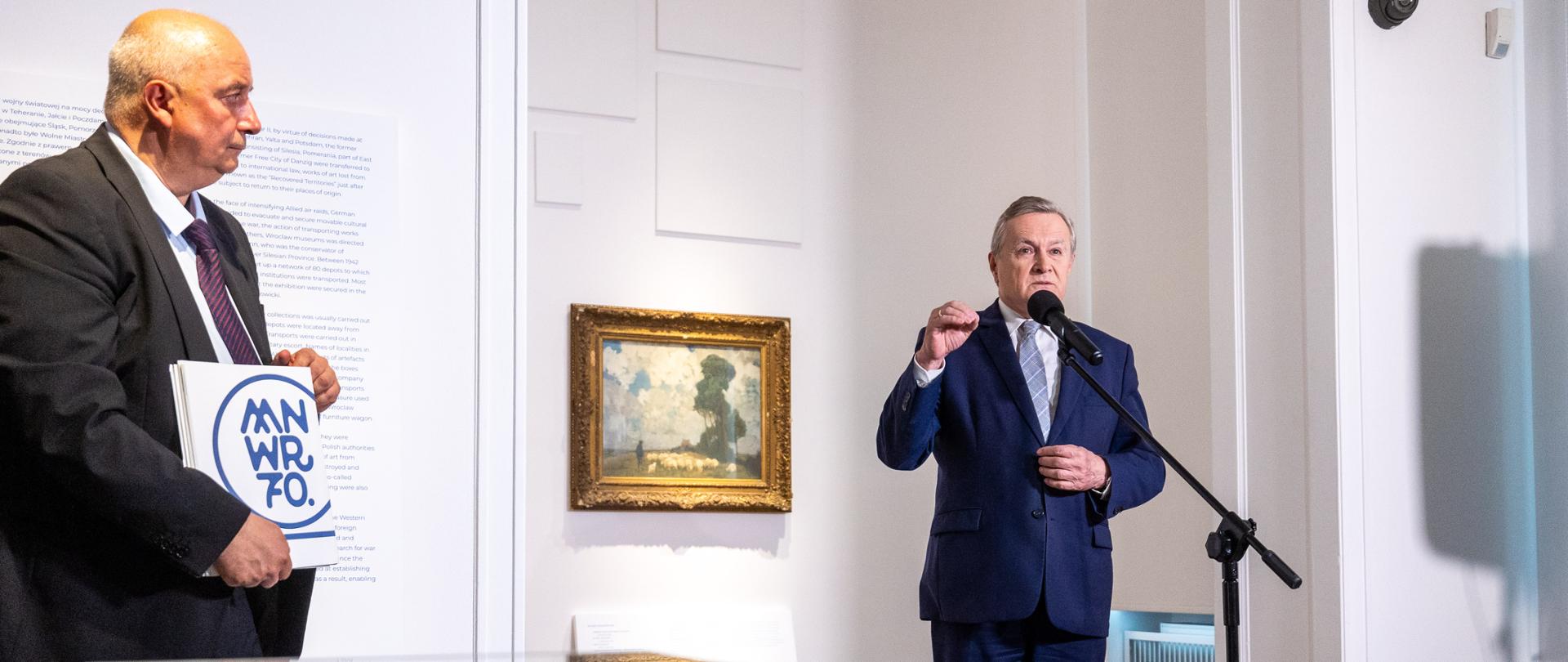 Prezentacja nowo odzyskanych strat wojennych podczas inauguracji wystawy „Utracone/Odzyskane. Z kolekcji wrocławskich” w Galerii Kordegarda, Fot. Andrzej Iwańczuk / Reporter