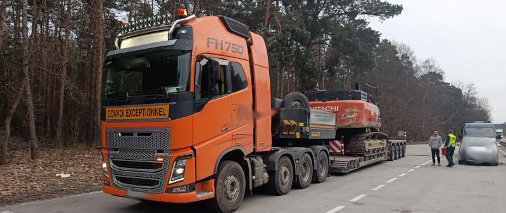 Widok zatrzymanego do kontroli nienormatywnego pojazdu 