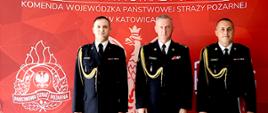 bryg. Tomasz Lagner, Zastępca Komendanta Miejskiego PSP w Dąbrowie Górniczej w obecności st. bryg. Damiana Legierskiego, Śląskiego Komendanta Wojewódzkiego PSP w Katowicach oraz mł. bryg. Mariusza Rozenberga, Komendanta Miejskiego PSP w Dąbrowie Górniczej.