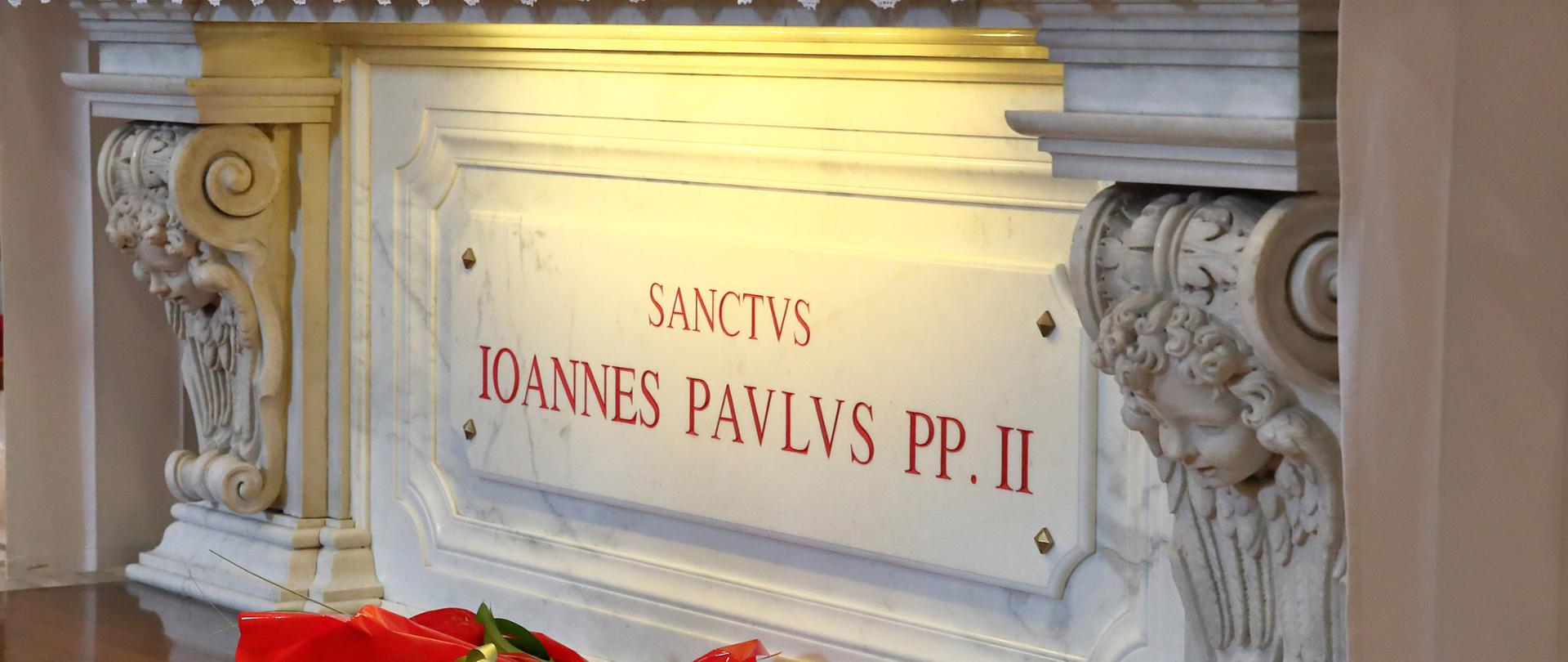 2.04.2019 Bazylika Watykańska, kaplica św. Sebastiana. Grob św. Jana Pawła II w 14. rocznicę śmierci.