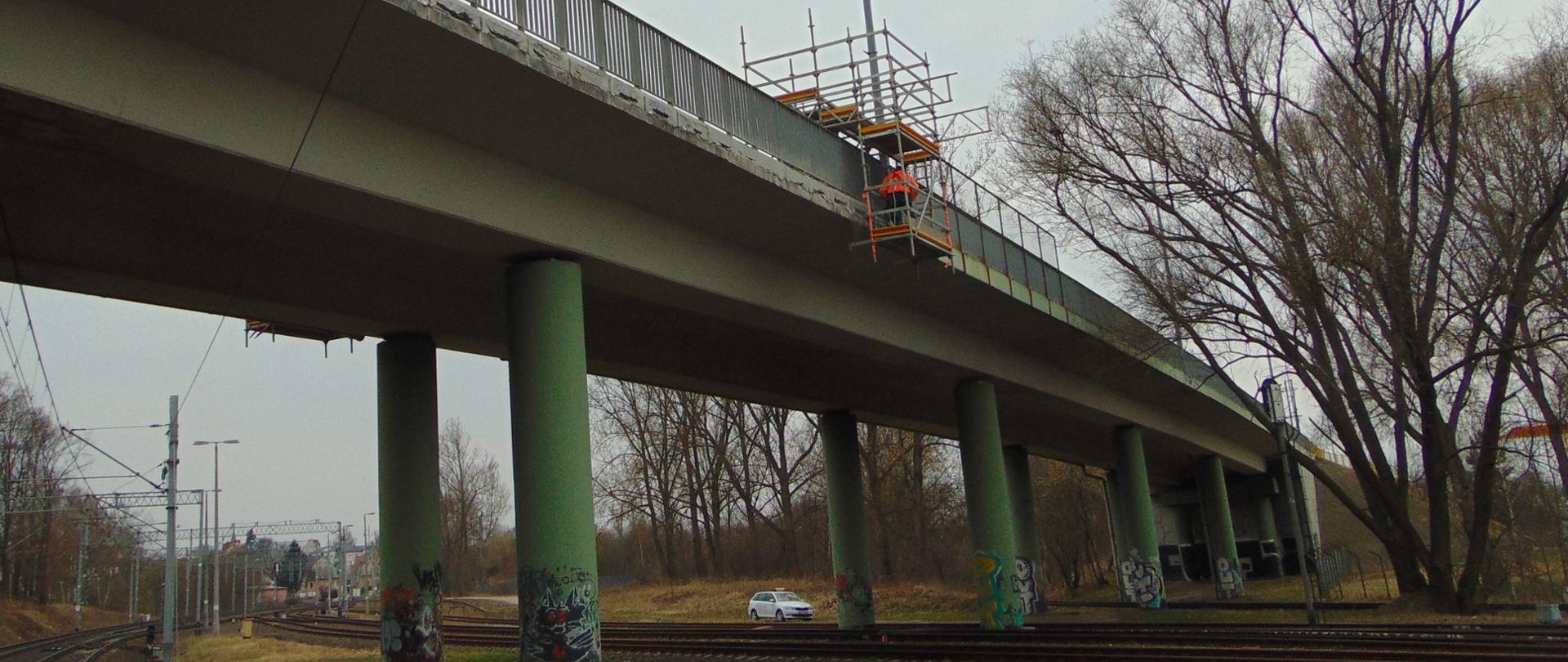 naprawa gzymsów w Bolesławcu w ciągu DK94 - marzec 2026 