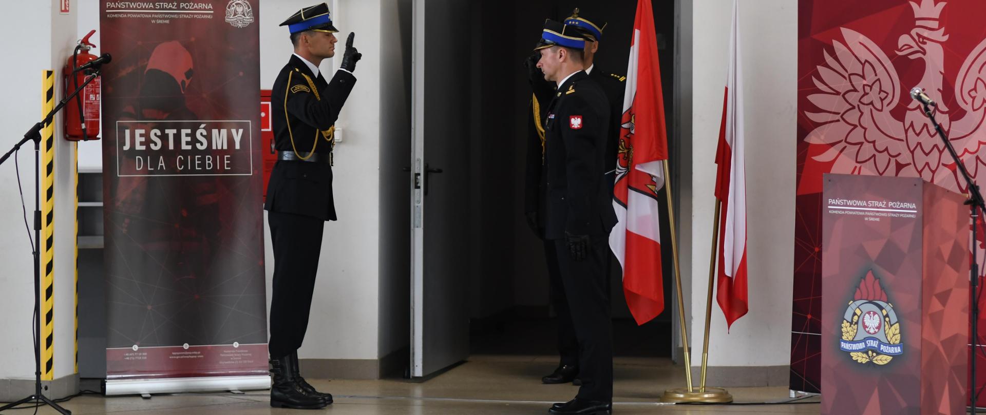 Meldunek o gotowości do uroczystej zbiórki