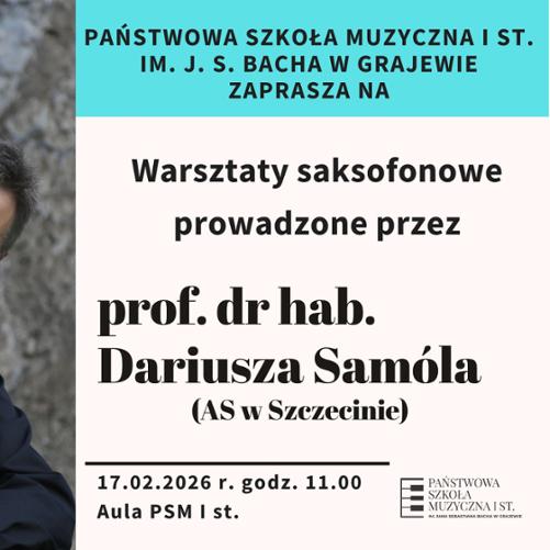 Plakat promujący warsztaty saksofonowe w Państwowej Szkole Muzycznej I stopnia im. J.S. Bacha w Grajewie. Po lewej stronie zdjęcie uśmiechniętego mężczyzny trzymającego saksofon. Po prawej tekst informacyjny: warsztaty prowadzone przez prof. dr hab. Dariusza Samóla (Akademia Sztuki w Szczecinie). 