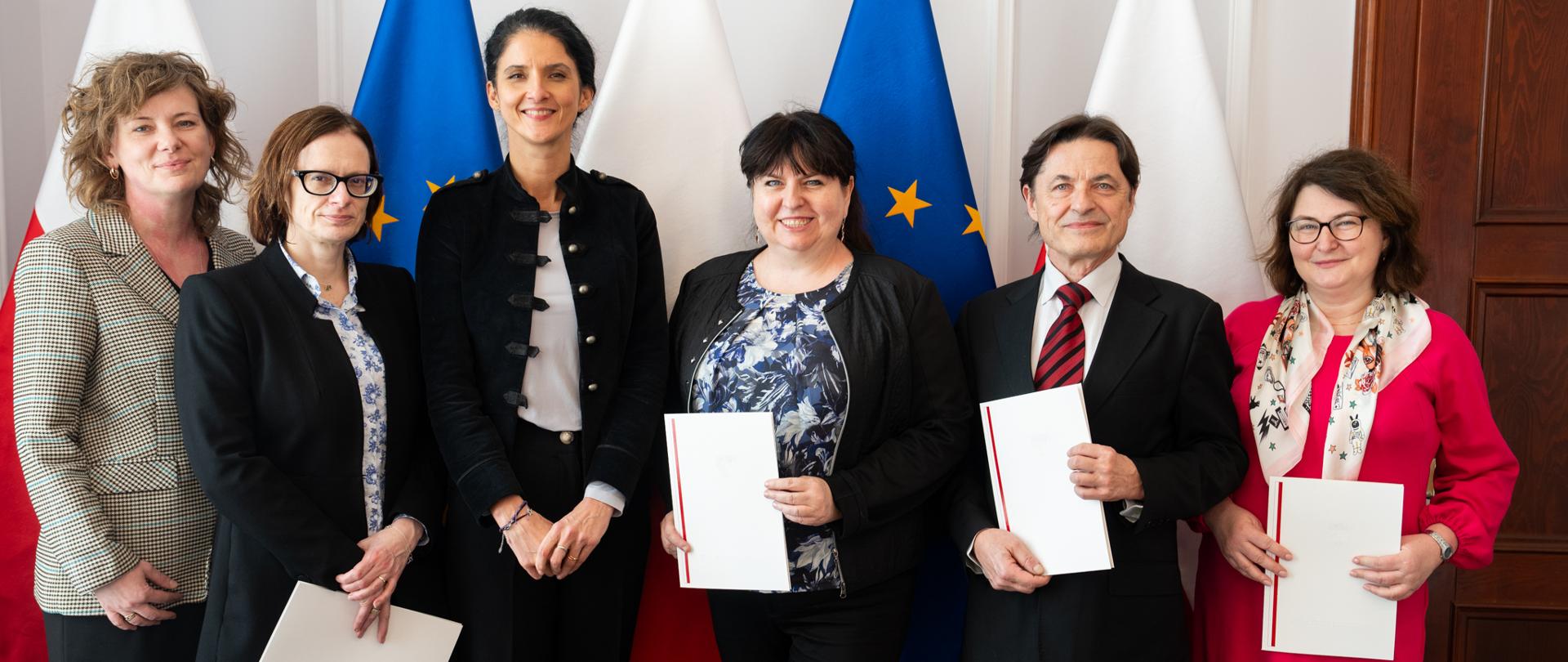 Nowe powołania w ochronie zdrowia na Dolnym Śląsku! Wojewoda Anna Żabska, w porozumieniu z Ministerstwo Zdrowia, na podstawie ustawy o konsultantach w służbie zdrowia, powołała nowych konsultantów wojewódzkich. 