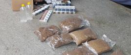 Paczki z tytoniem, papierosy i dwie butelki alkoholu