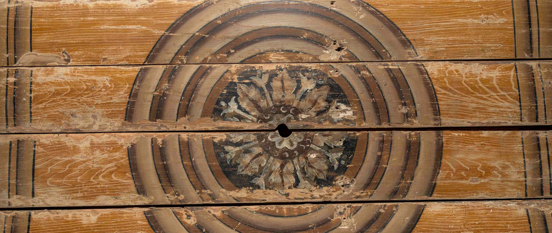 Podczas prac konserwatorskich w kościele pw. Św. Jana Apostoła i Ewangelisty odsłaniane są kolejne fragmenty polichromii