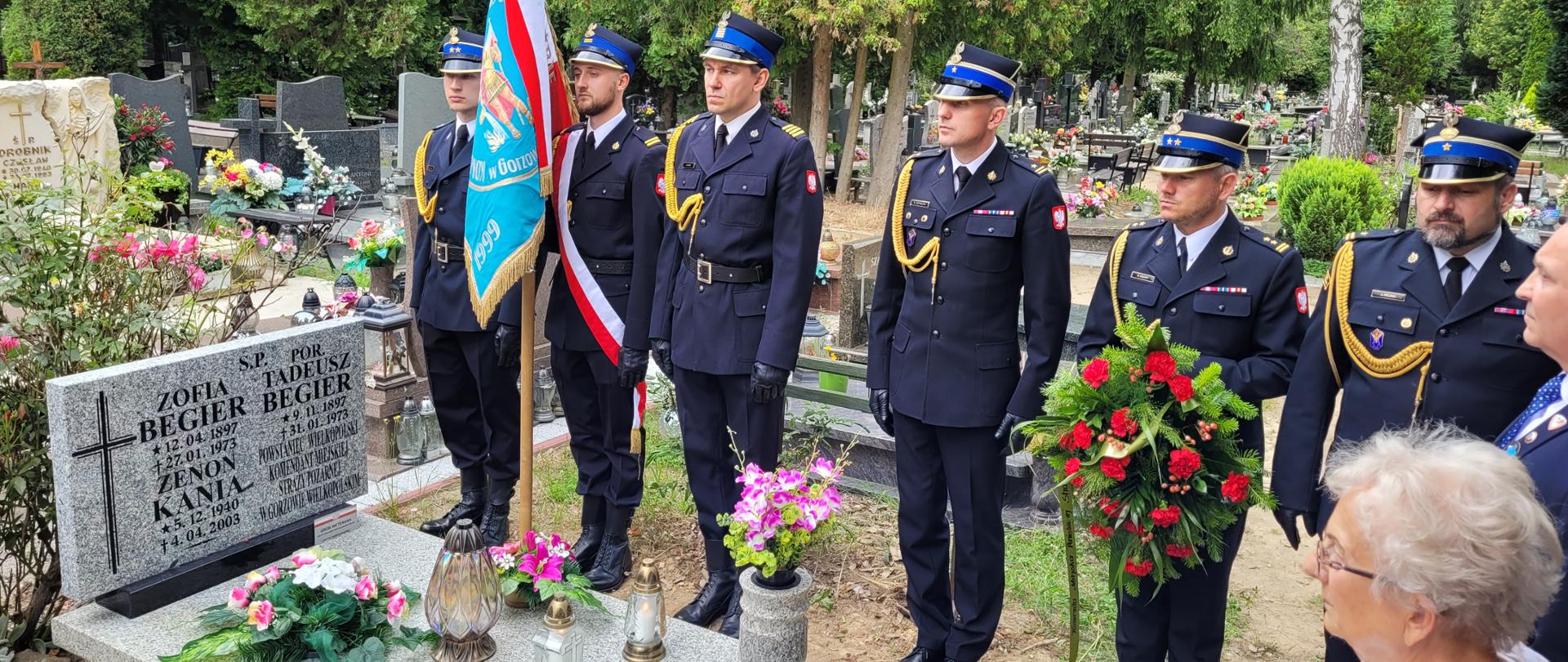 Uroczystości odsłonięcia nowego nagrobka Komendanta Begiera