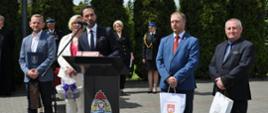 Na zdjęciu przedstawiciele władz samorządowych podczas okolicznościowego przemówienia