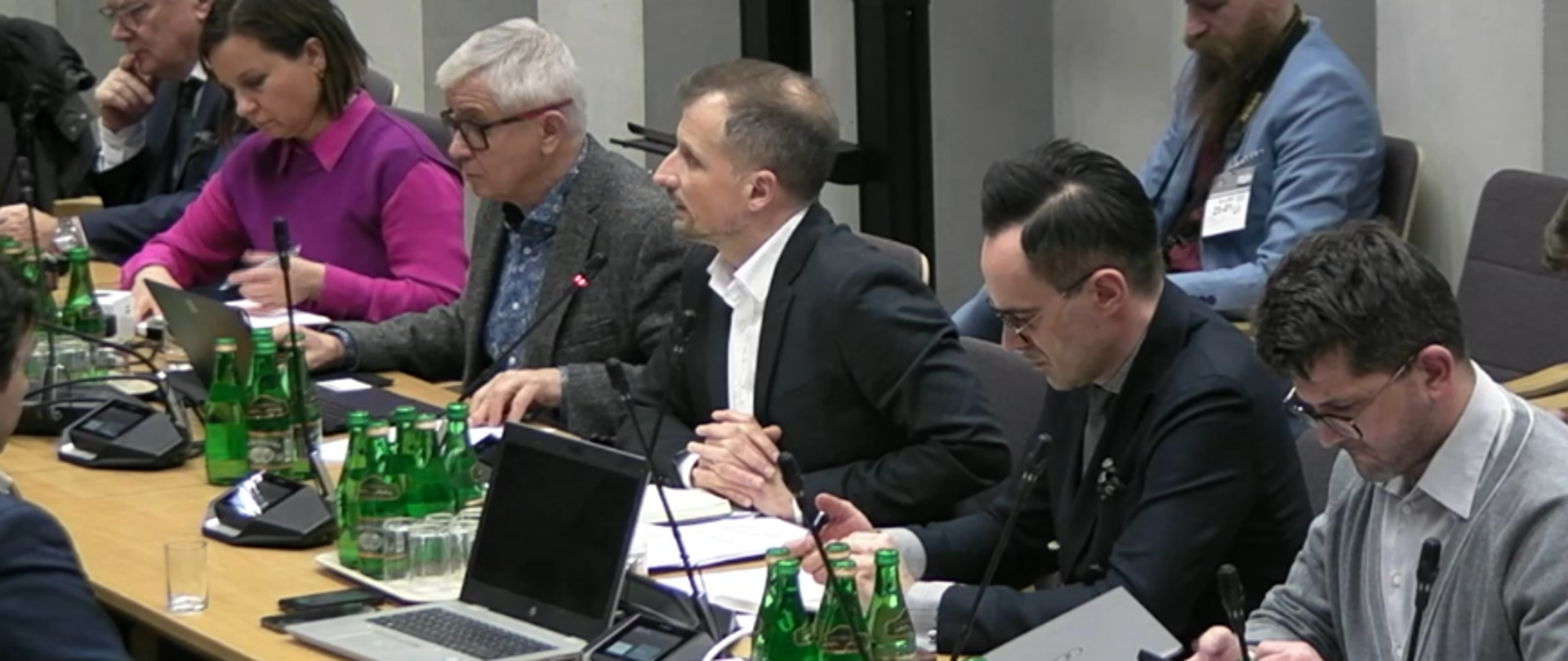 Wiceminister Mikołaj Dorożała podczas posiedzenia sejmowej Komisji Ochrony Środowiska, Zasobów Naturalnych i Leśnictwa.