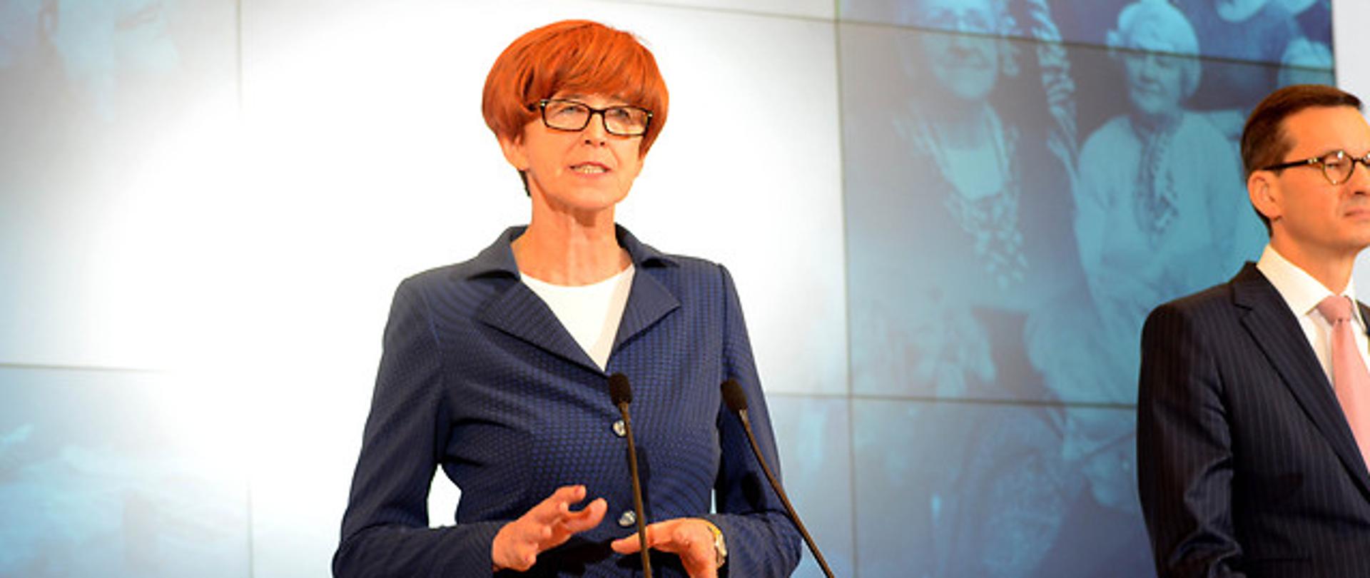 Premier Mateusz Morawiecki i minister rodziny, pracy i polityki społecznej Elżbieta Rafalska zaprezentowali założenia dokumentu „Polityka społeczna wobec osób starszych 2030. Bezpieczeństwo. Uczestnictwo. Solidarność."