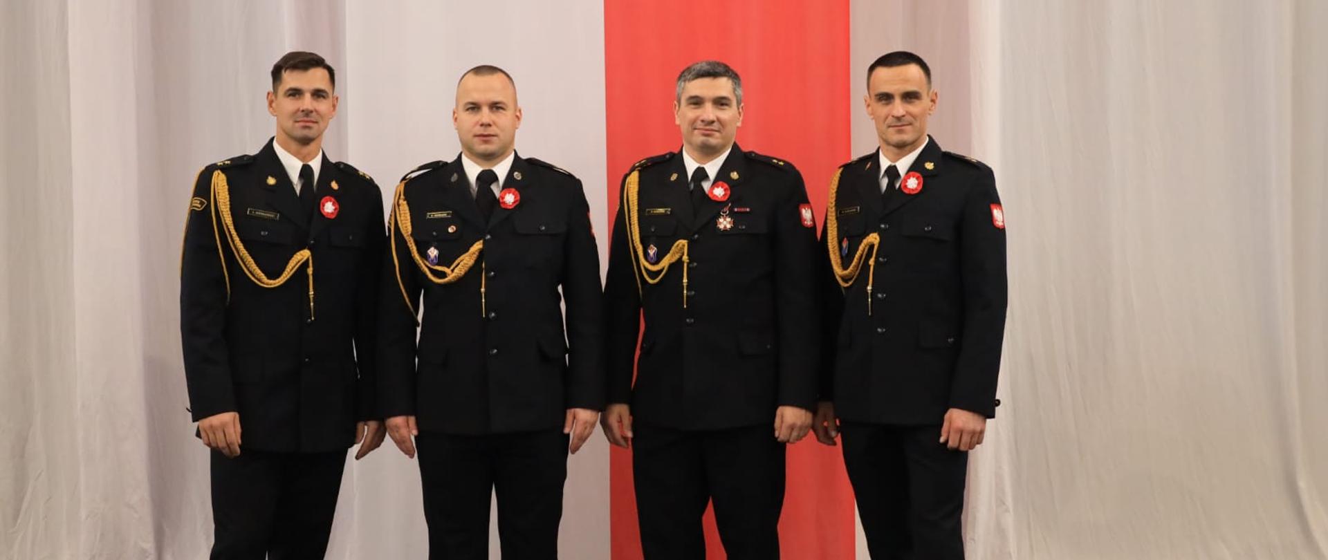 Uroczysta zbiórka z okazji Narodowego Święta Niepodległości oraz promocja na pierwszy stopień oficerski w Państwowej Straży Pożarnej