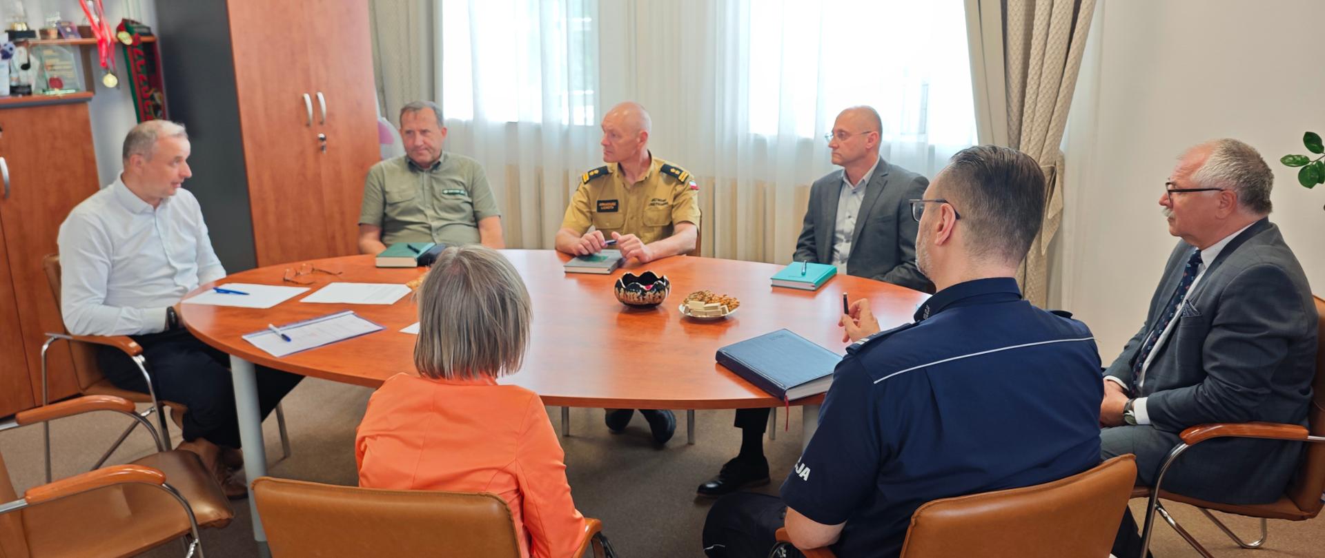 Posiedzenie Powiatowego Zespołu Zarządzania Kryzysowego w Grajewie
w związku z panującymi niekorzystnymi warunkami pogodowymi
