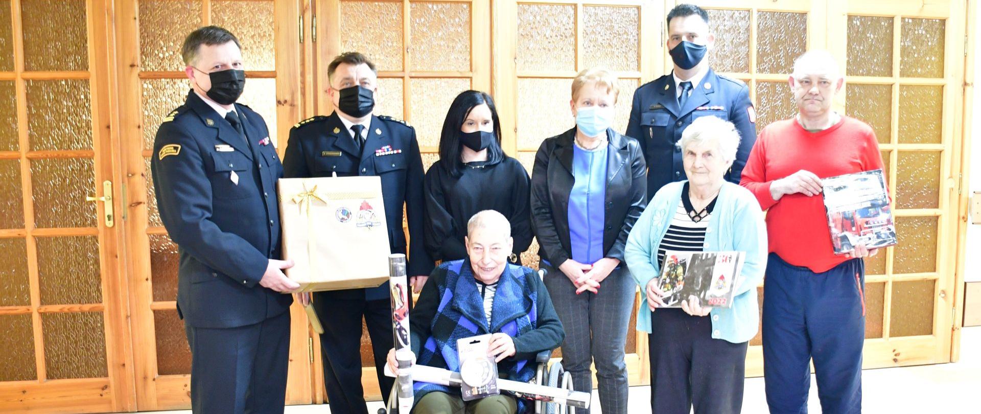 Wręczenie wyróżnienia w konkursie plastycznym ”CZUJKA NA STRAŻY TWOJEGO BEZPIECZEŃSTWA”