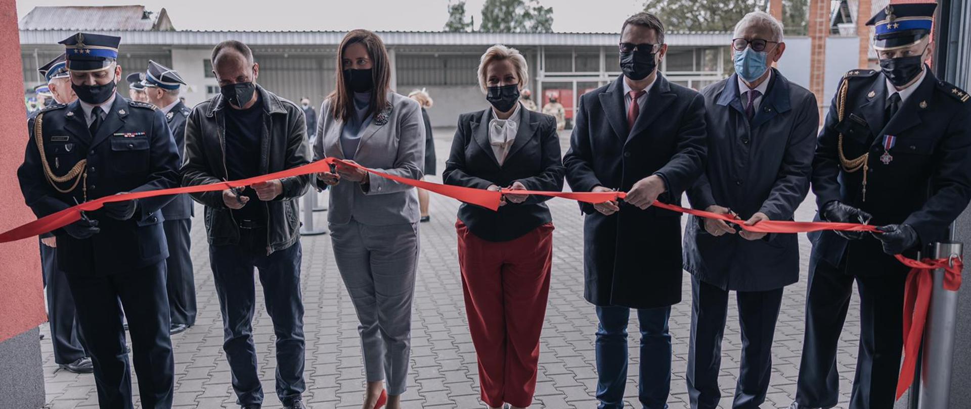 Powiatowe obchody Dnia Strażaka połączone z otwarciem zmodernizowanej strażnicy w Grodkowie