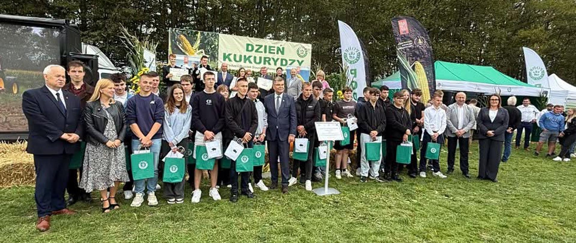 Uczniowie w finale