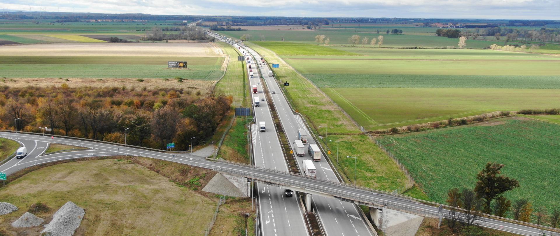 Autostrada A4 - ciąg główny i częściowo widoczny węzeł Kostomłoty - listopad 2023 fot. Michał Soroko/GDDKiA