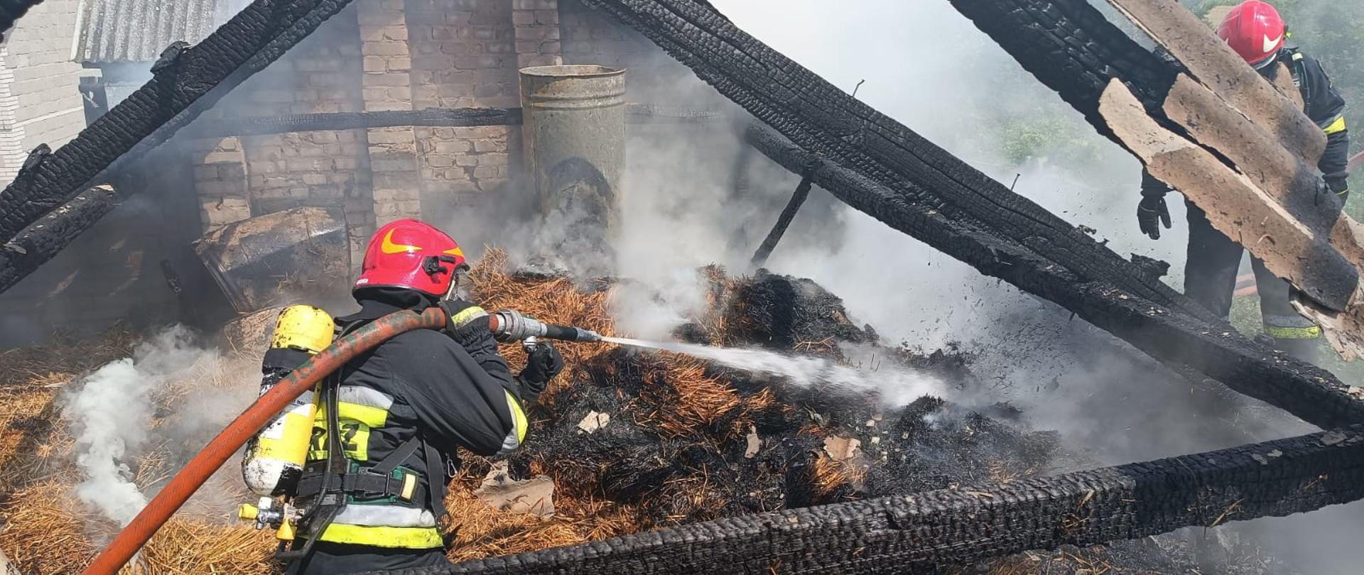 Pożar budynku inwentarskiego w Helenowie Słupskim gm. Szczawin Kościelny. 