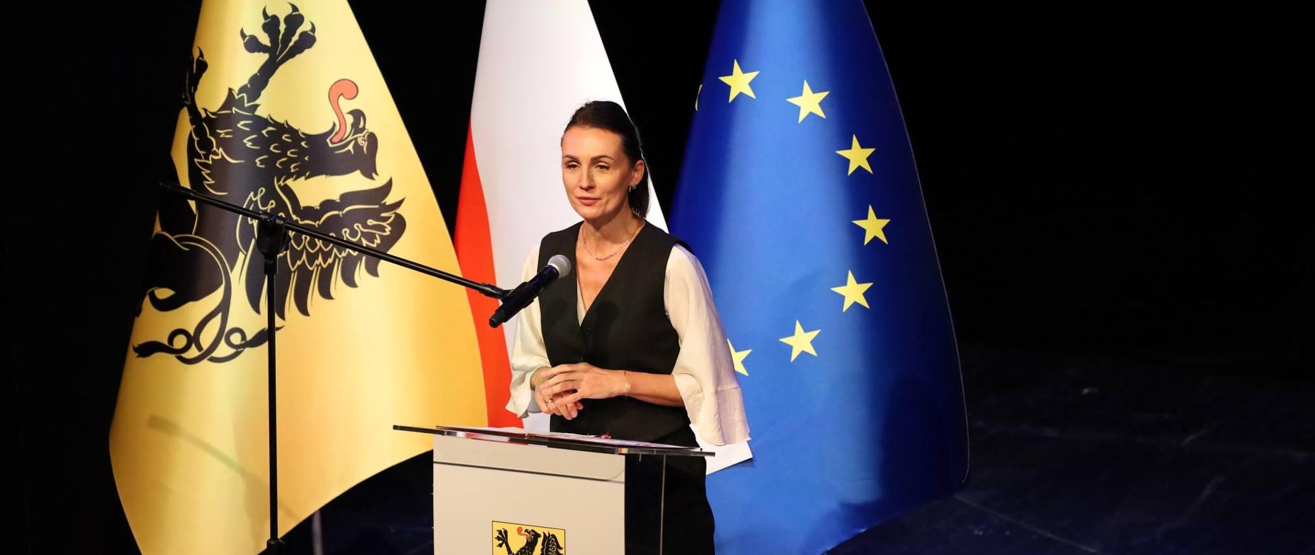 Na zdjęciu widnieje kobieta (Wojewoda Pomorska Beata Rutkiewicz)