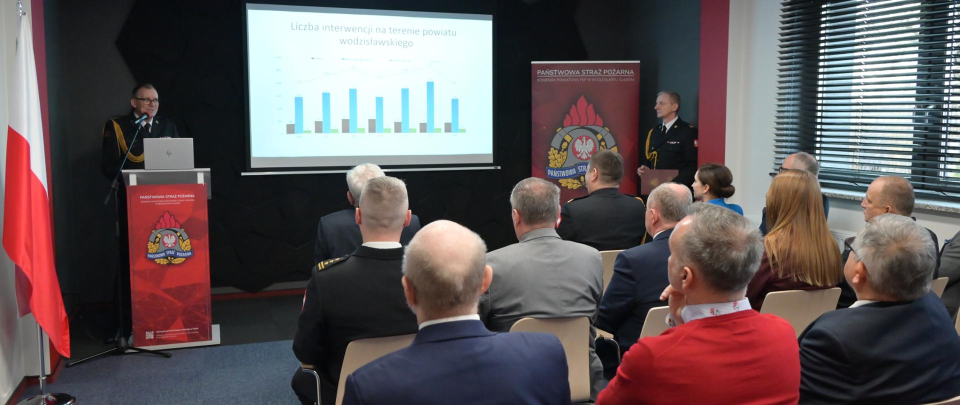 Narada roczna wodzisławskich strażaków połączona z przekazaniem pojazdów
