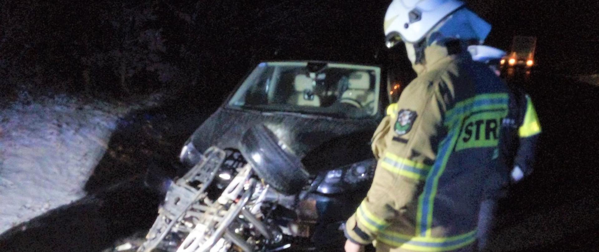 Działania straży pożarnej podczas zderzenia „osobówki z trójkołowcem” - Podstolice.