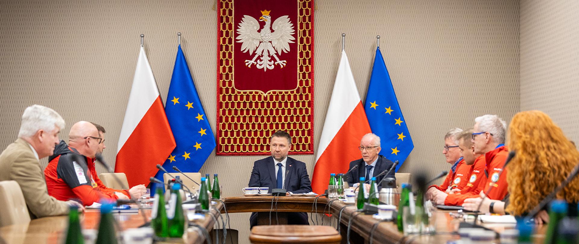 Spotkanie ministra Marcina Kierwińskiego i wiceministra Wiesława Leśniakiewicza z przedstawicielami TOPR i GOPR.
