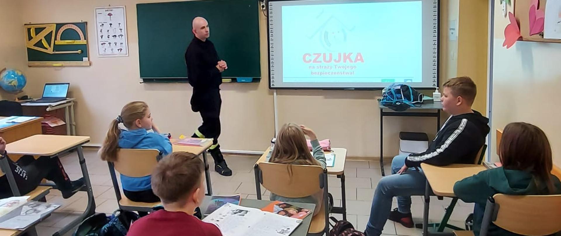 Spotkanie z uczniami szkoły w Toporowie w ramach akcji „ CZUJKA na straży twojego bezpieczeństwa !”