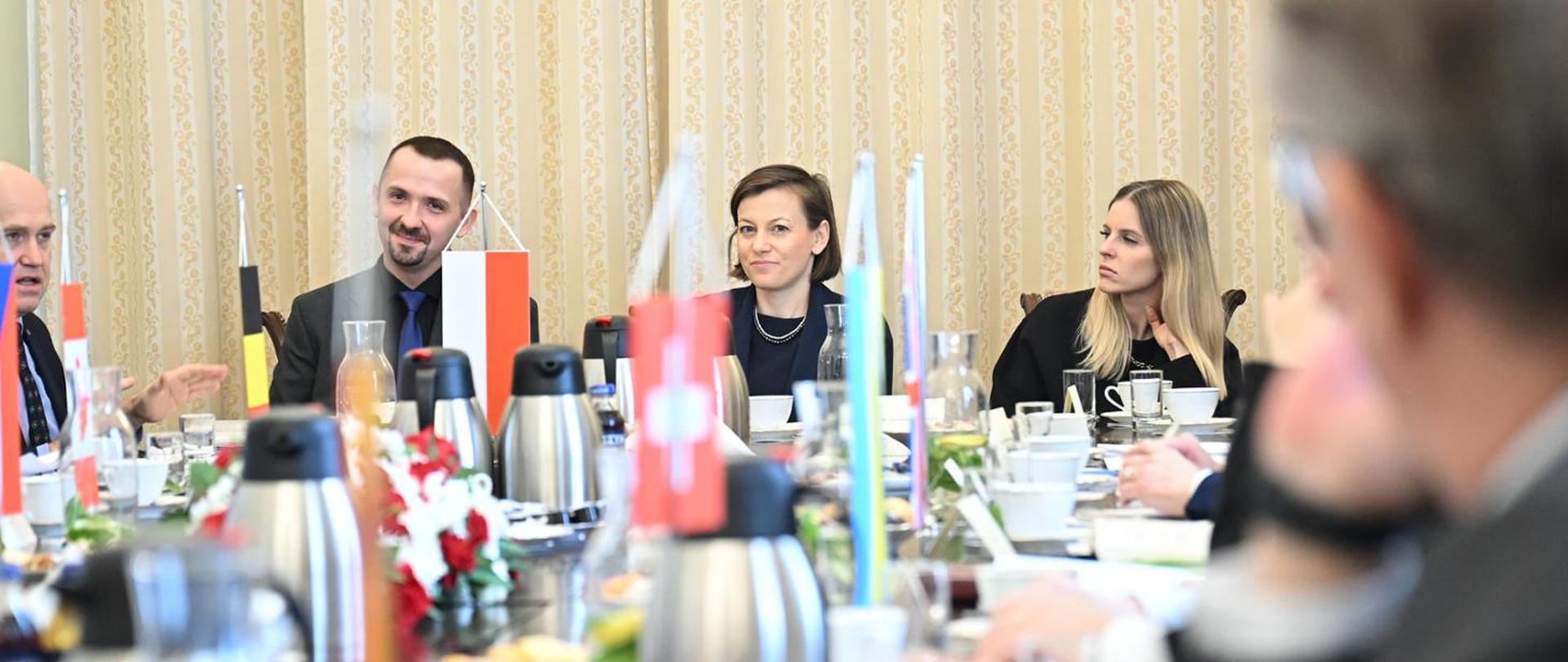 Wiceministra_Zuzanna_Rudzińska-Bluszcz_spotkała_się_z_przedstawicielami_placówek_dyplomatycznych