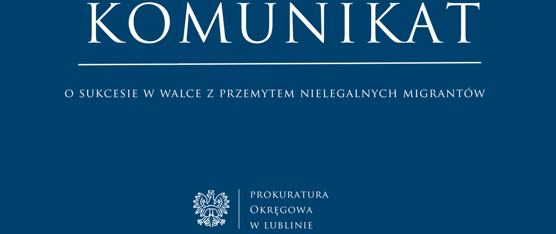 Niebieski baner o treści: Komunikat o sukcesie w walce z przemytem nielegalnych migrantów