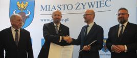 W uroczystej konferencji w dniu 15 czerwca 2026 udział wzięli (na zdjęciu od lewej): Antoni Szlagor, Burmistrz Żywca, Robert Gajda, Zastępca Prezesa Zarządu NFOŚiGW, Jakub Kliś, Prezes Zarządu MPWiK Sp. z o. o., Mirosław Suchoń, Poseł na Sejm RP.