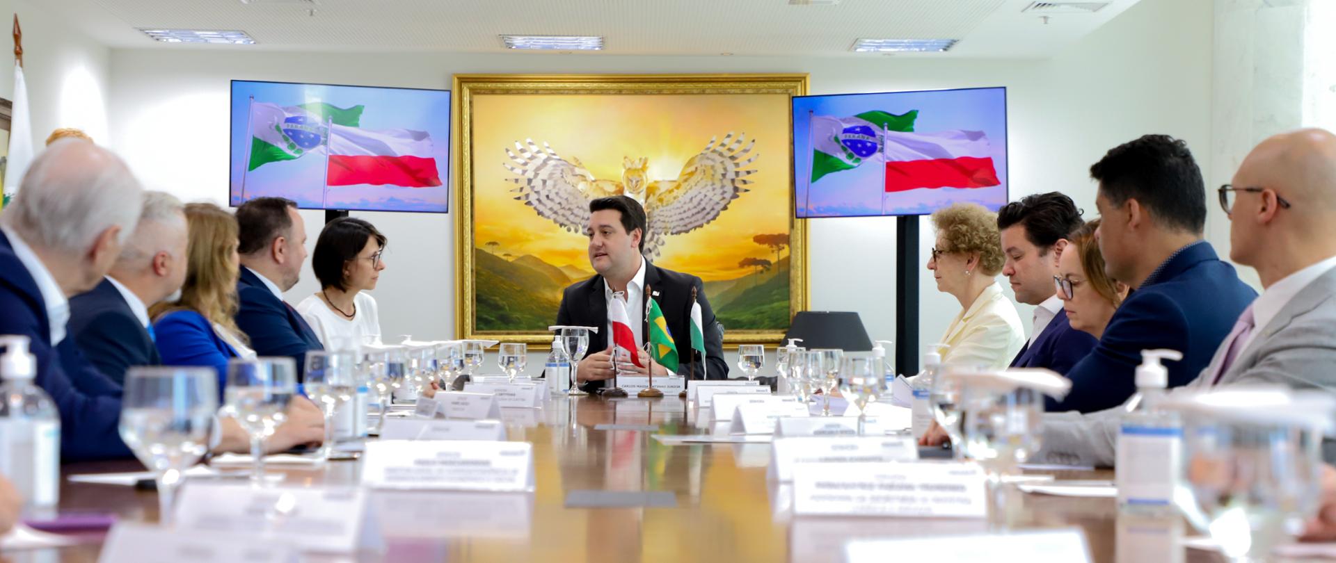 Governador Carlos Massa Ratinho Jr recebe em audiencia o marechal do voivodato silesiano jakub chelstowski(Polonia). Fotos:Ari Dias/AEN