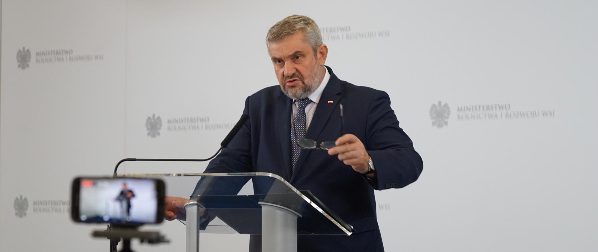 Minister J.K. Ardanowski podczas konferencji prasowej