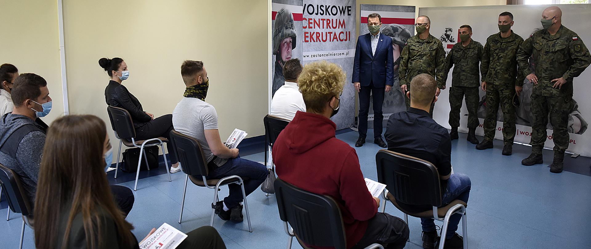 Spotkanie ministra M Błaszczaka z kandydatami na żołnierzy wojska polskiego 
