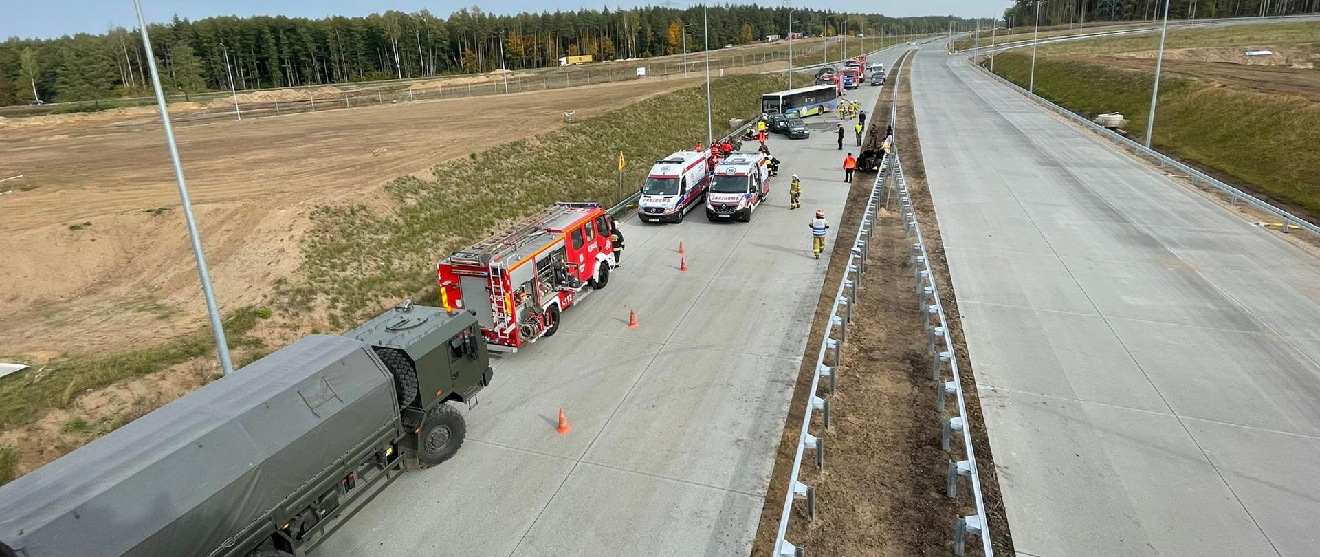 Na zdjęciu służby biorące udział w ćwiczeniach