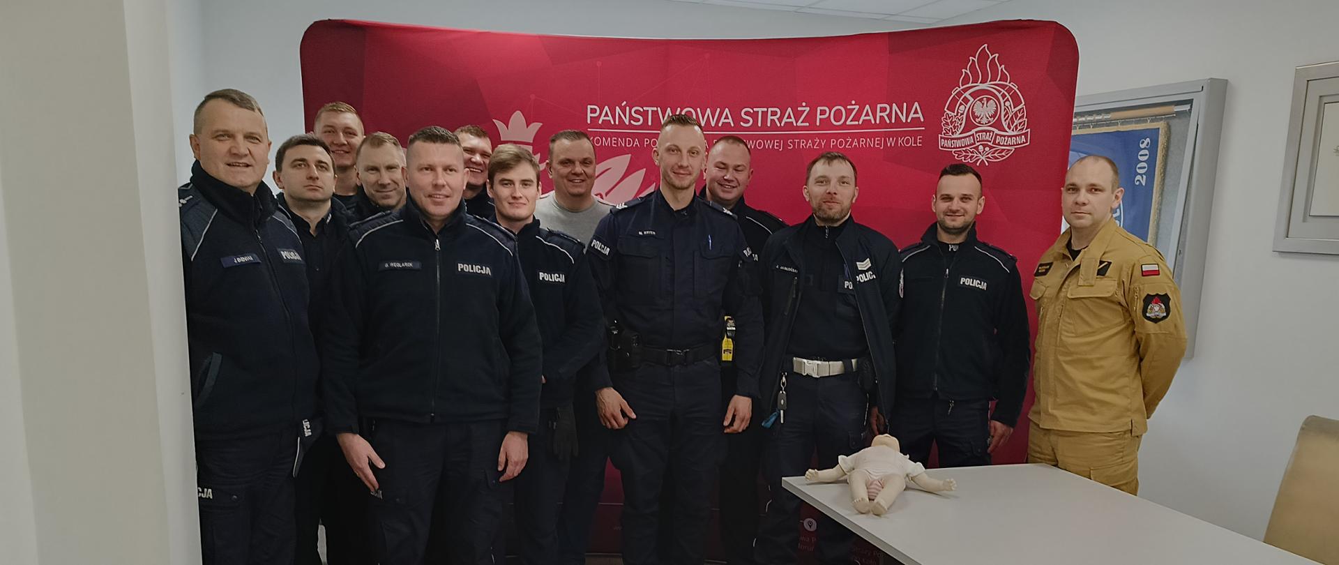 Zdjęcie przedstawia funkcjonariuszy Policji, którzy uczestniczyli w szkoleniu.