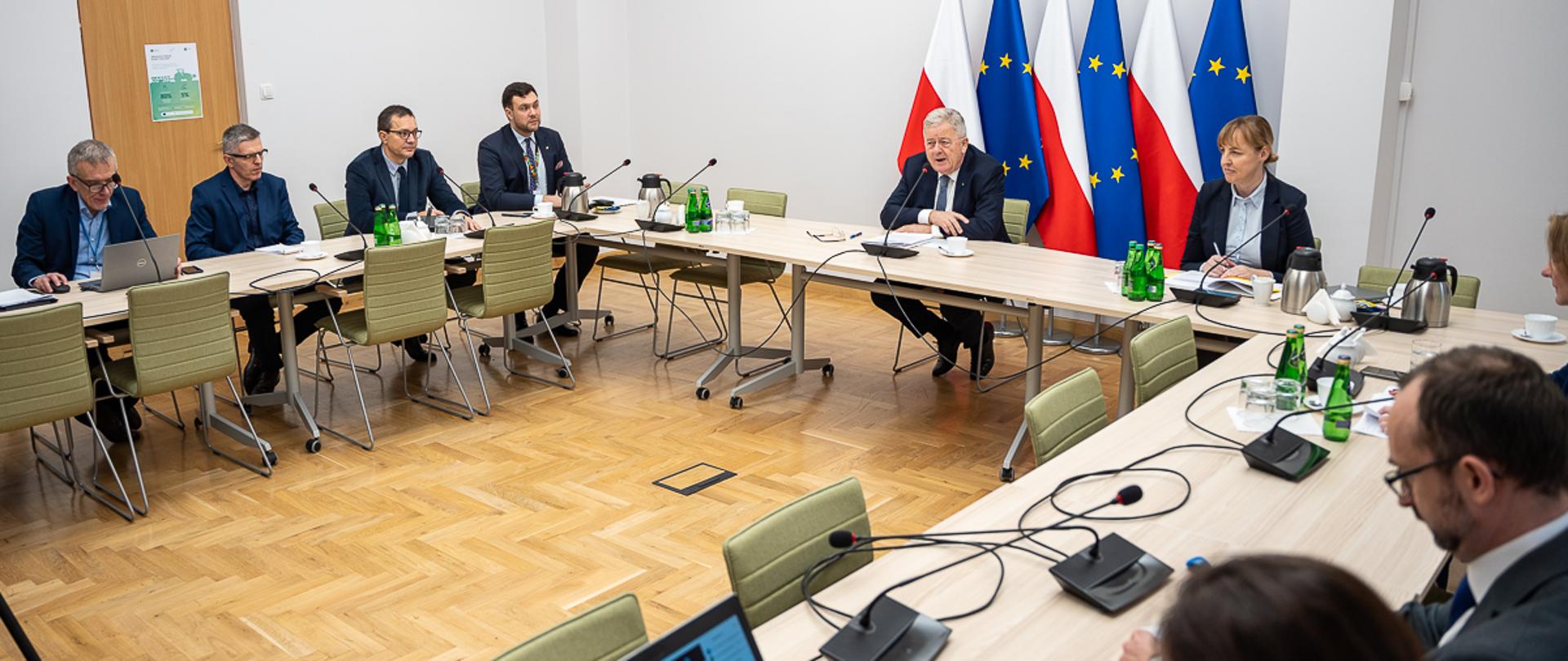 Minister Czesław Siekierski podczas spotkania online z ministrem rolnictwa Ukrainy Mykołą Solskim