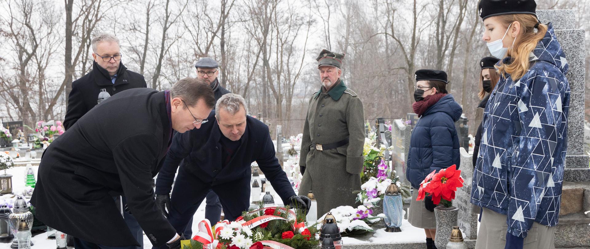 Wojewoda podczas uroczystości z okazji 103. rocznicy wyzwolenia Żnina