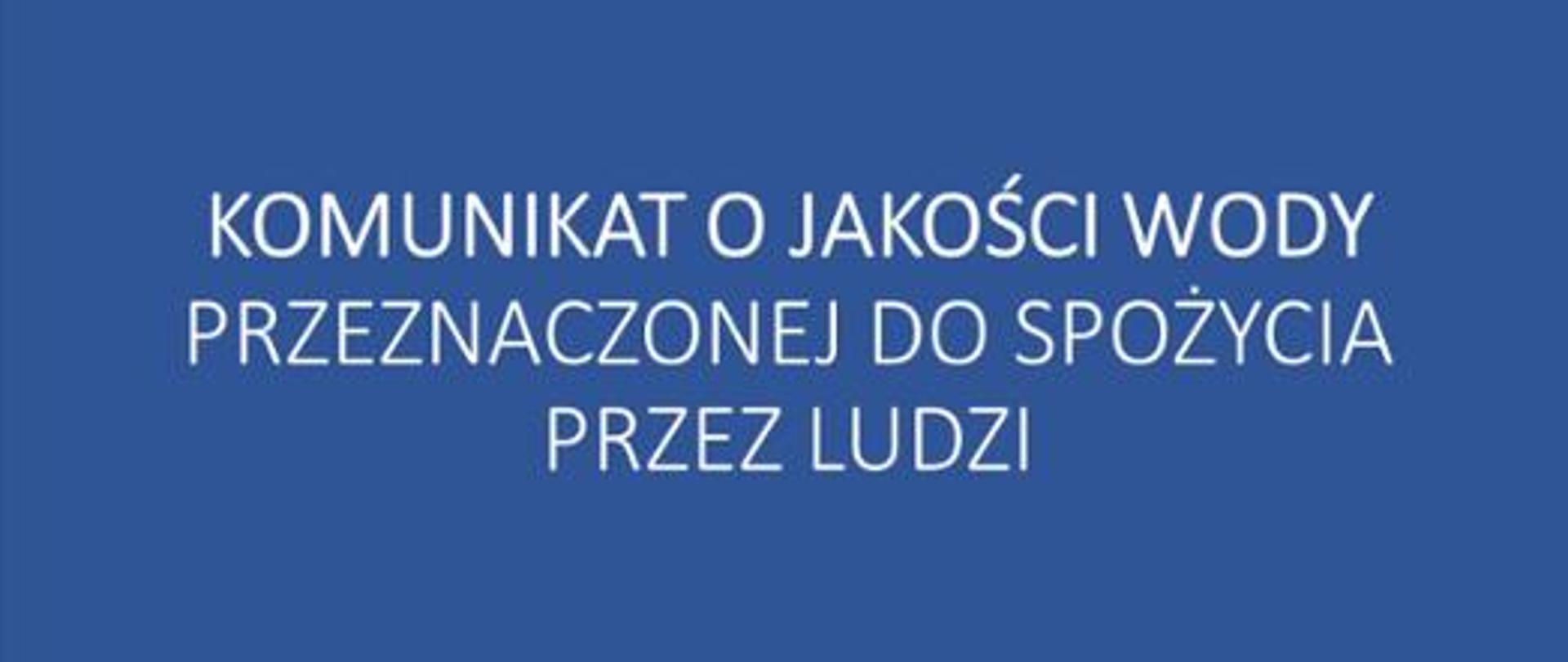 na niebieskim tle biały napis Komunikat o jakości wody przeznaczonej do spożycia przez ludzi