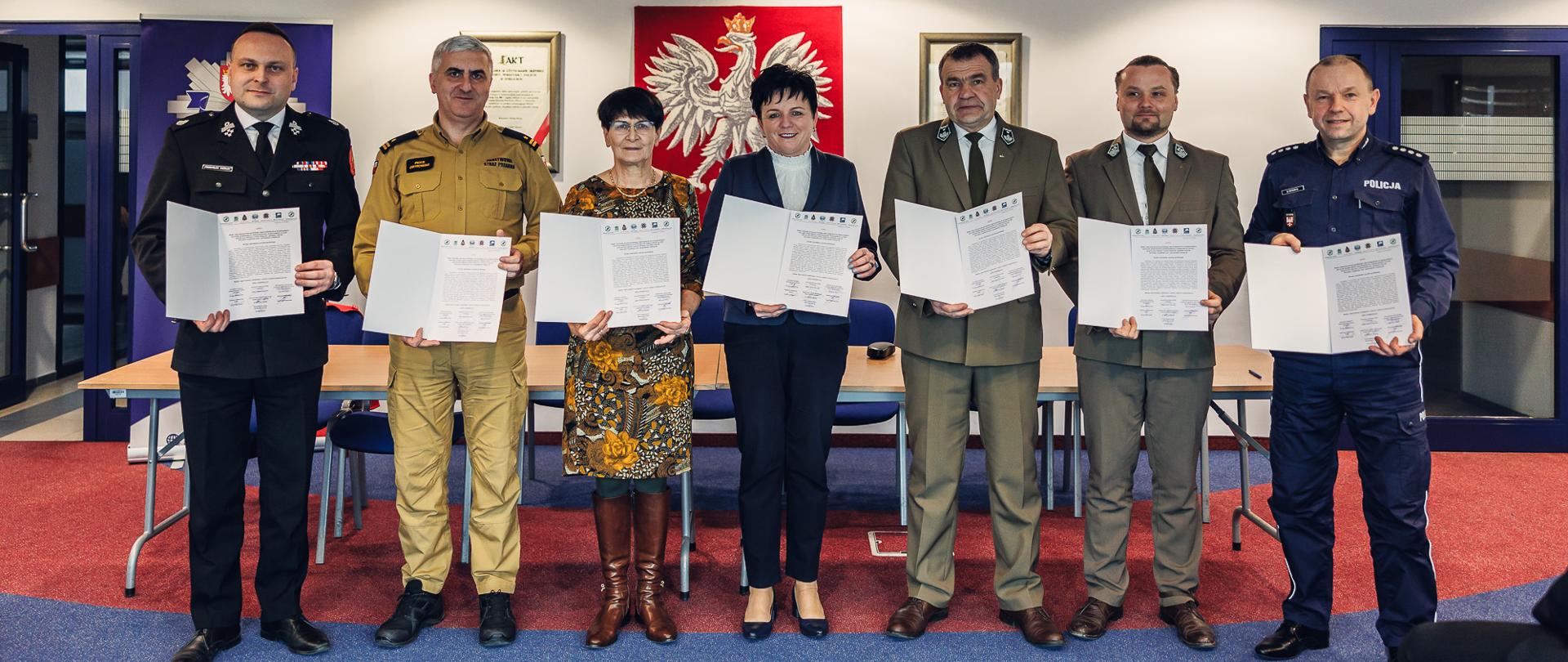 Apel służb powiatu gorlickiego dotyczący niewypalania traw