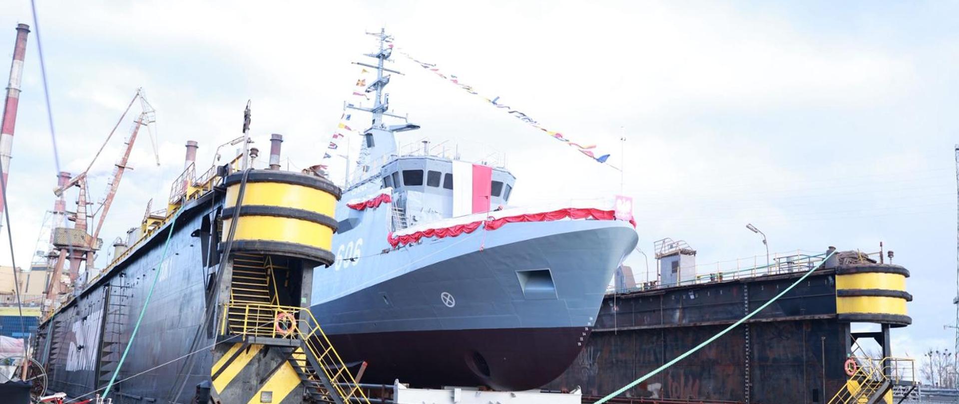 Okręt Czajka wodowany w stoczni